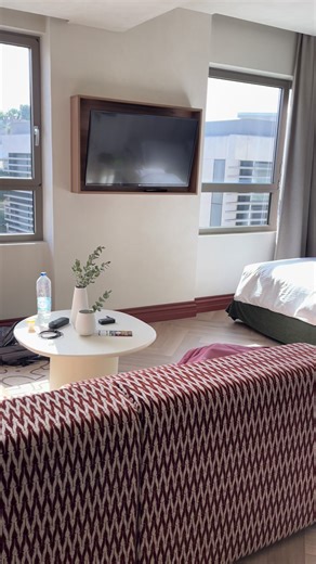 Ihr sucht ein zentrales Hotel in Athen?Tolle und saubere Zimmer? Beste Lage? Mega tolle Aussicht? Mit Rooftopbar? Dann habe ich ich was für euch - Hotel „A for Athens“. Hier eine Roomtour für euch #hotel #roomtour #athen #hotelempfehlung #aforathens