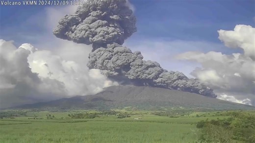 Timelapse footage of Mount Kanlaon Volcano's explosive eruption