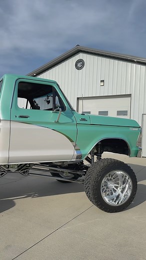 H U N T E R C L A R K on Instagram: "@flowmaster_official Friday 🔥 That big block ford talking to yall through some flowmaster 40 series mufflers 😮‍💨 . . . . . #HC519PitCrew #nitto #teamnitto #dentside #F350 #chrome #polished #fourlink #coilovers #cammed #choppin #bigblockford #ford #libertyforged #22s #wides #builtnotbought #oldschool #lifted #ford #truck #bigblock"