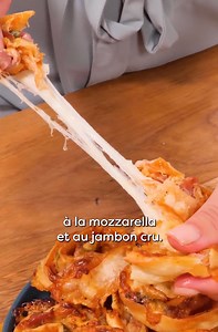 Un apéro parfait avec ces mini pizz apéro cuites au four combiné-vapeur chaleur tournante 😍 La recette ici : https://www.marmiton.org/recettes/recette_mini-pizzas-roulees_535691.aspx En partenariat rémunéré avec Electrolux | Marmiton