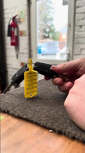 Changing the Battery in a Vauxhall Key Fob Astra Insignia Corsa Vectra Zafira Mokka