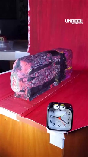 Slicing into hypnotic art: Ellard Devane's mesmerizing layered clay sculptures