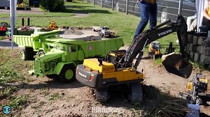 Rare EUCLID RC Dump Truck 1/14 scale! Heavy Machines! Big Action at Hansetrucker Bremen e.V. ! In this video, we take a look at some of the amazing handmade Euclid RC Dump Trucks, Machines and more that were on display at the Hansetrucker Bremen RC outdoor Parcours. These trucks are truly works of art, and they are sure to impress any fan of construction equipment. The video is filmed at the Hansetrucker Bremen RC outdoor Parcours, which is a large and well-maintained track. The track is perfect