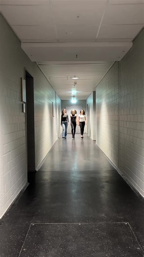 Petite model power 🤍 #petitemodel #runwaywalk #runwaymodel #runwayshow #modelwalk