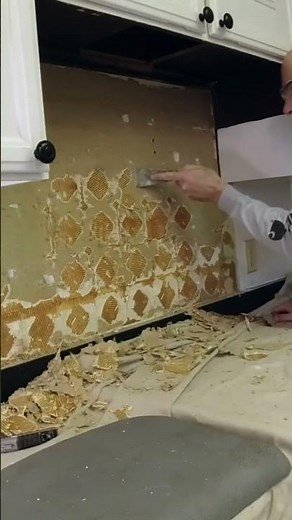 Prepping old kitchen backsplash for new kitchen backsplash #diy #renovation #homeimprovement
