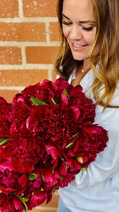 Want your Peonies to stay fresh way longer? I made a quick PDF with all my best tips!🌸 💬Comment “Peony” and I’ll send it your way! • • #peony #FlowerTips #FreshFlowers #peonies #SpringBlooms #FloralArrangement #FlowerHack #Flowerinspo #DIYFlowers #PlantLovers | Hidden Garden Floral Studio Los Angeles