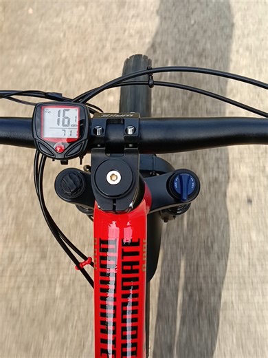 Cinematic MTB Cycling: Speedometer Insights