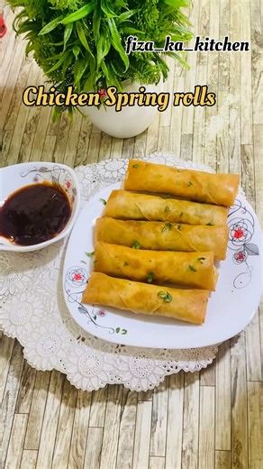 Chicken spring rolls #fizakakitchen #chickenspringroll #ytshorts #easyrecipe #viralshort #foodie