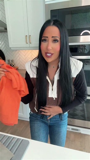 Cozy girls pumpkin Halloween outfit that’s festive, adorable, and perfect for celebrating all season