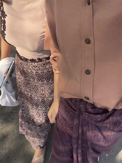 Stylish Burmese Dress Ideas for Best Friends