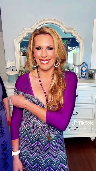 Add sleeves - wear your sleeveless year-round! #fashionhack #howtostyle #styleover50 #plussizefashion #wardrobeessential