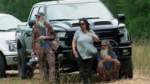 170K views · 4K reactions | Enjoy the best football moments from Duck Dynasty including the family football game, and Willie "coaching" some college players! | Duck Dynasty | Facebook