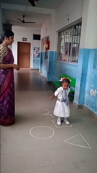 LKG students gross motor activities different shapes ( DECE 4 project video 19