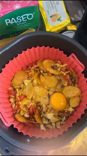 Easy Hostel Air Fryer Recipe | Potato Egg Breakfast in 15 Minutes!