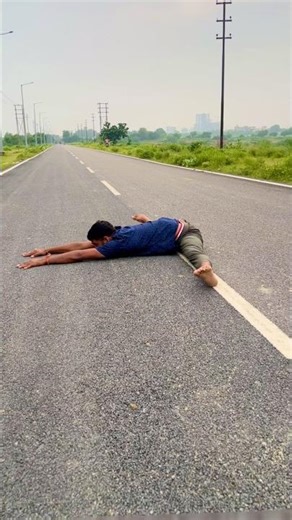 180 degree splits open ￼#split #yoga #exercise