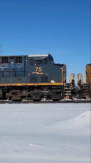 CSX train I161 rips through Erie, Pa with the long lived AC4400 #75 in the middle! February 2, 2026