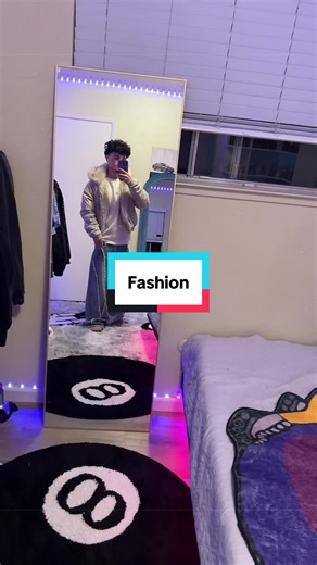 This Inflation Streetwear flight jacket is DIFFERENT 🔥 The cropped boxy fit fur lining gives luxury street vibes. Winter fits just leveled up #InflationStreetwear #WinterFits #StreetwearStyle #UnisexFashion #LayeredLook