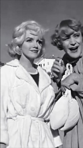 В джазе только девушки (1959) #кино #фильмы #фильм #cinema #кино #фильм #cinema #фильмы #юмор