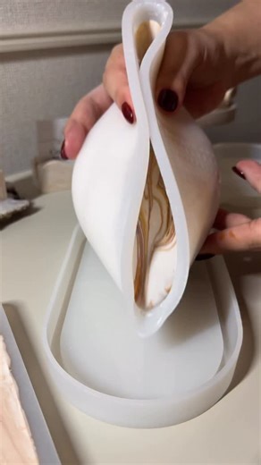 Coastal Moon | It turned into a warm, woody brown finish🤎 Material: #jesmonite #作業動画 #ハンドメイド作家 #handcrafted #smallshop | Instagram