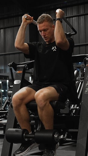 Kulture Training Club on Instagram: "3 ways to get the most out of the Plate Loaded Ab Crunch from @primalstrengthofficial 1. Positioning Make sure your hips and lower back are fully against the pad to stay locked in throughout the movement. 2. Range of motion Bring your elbows down in line with your thighs on each rep to fully shorten the abs. 3. Obliques Rotate the seat and shift your legs to the side of the machine to introduce more hip rotation and bias the obliques. Save this for your next 