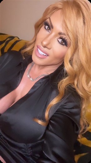 ☠Fit Rockstar☠ Isabelle Turell 🇮🇹🇵🇷 on Instagram: "If you focus on what’s right in your life, what makes you happy, what you’re grateful for, and why things are so fantastic for you, you’ll only get more of the same to be happy and grateful for. Some days are easier to face towards the sunshine than others, but it’s always there, you just have to try harder during hard times. “Keep your face to the sunshine and you can never see the shadow.” ~Helen Keller 💗💋🙌💯🔝🦄🦄#fitrockstar #bodybuil