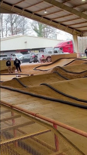 1/10 Scale 4x4 RC Short Course Truck Racing On Off Road Dirt Track, Big Jumps & Big Air!