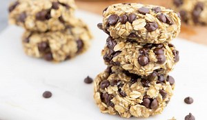 These 3-Ingredient Banana Oatmeal Cookies are currently the number one most visited recipe in my blog and for good reason! They make the perfect breakfast or power snack throughout the day. Recipe: https://cleananddelicious.com/3-ingredient-banana-oatmeal-breakfast-cookies/ | Clean and Delicious with Dani Spies