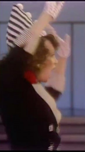 Toni Basil with The Lockers - Soul Train (1975)