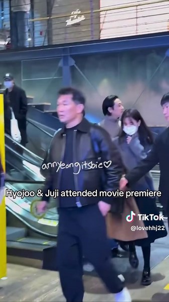 Yoon JaYoo & Woo Chae Won Emotional Reunion at Premiere