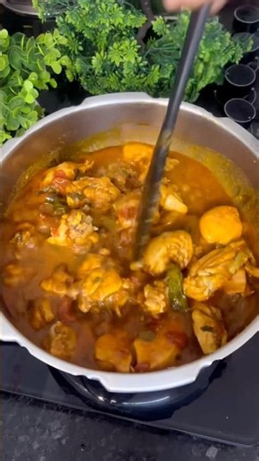 Try making chicken curry like this, it is very good with rice and chapati 😋👌|