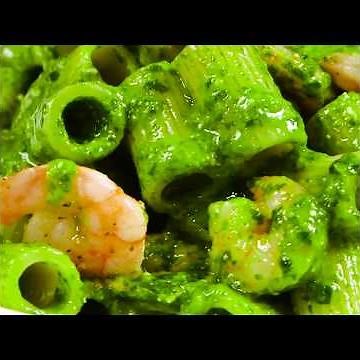 Due ricette facili con il pesto: primo e secondo...menù completo!
