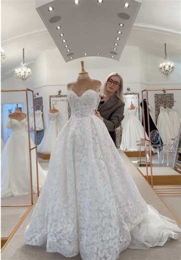 10 Essential Tips for Your Bridal Gown Appointment