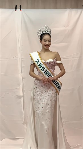 The very first photoshoot of the new Miss International 2024 along with the Top 5 after the crowning moment last night. Stay tuned for the photo of our queen Thanh Thuỷ | Miss International