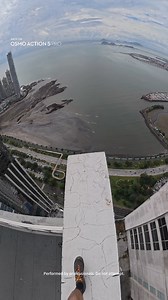 Soar above the skyline. 💨✨ See the city like never before—captured with Osmo Action 5 Pro. 🎬: IG/mateomassoni #OsmoAction5Pro #Skydiving #CityPerspective #POV #AdrenalineFlight | DJI