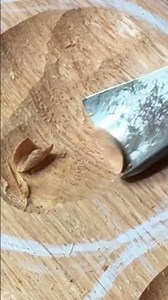 Carve a piece of wood using a chisel #machinerychannel #wood #amazingmachinery #machine