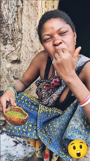 🥗 African Tribal Girl Enjoying Her Delicious Vegetable Soup Lunch 😋#shorts