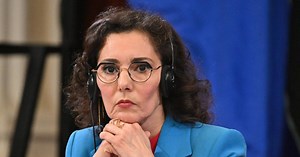 Pride interdite en Hongrie : Hadja Lahbib monte au créneau pour défendre les droits LGBTQI , « on ne peut pas rester passifs »