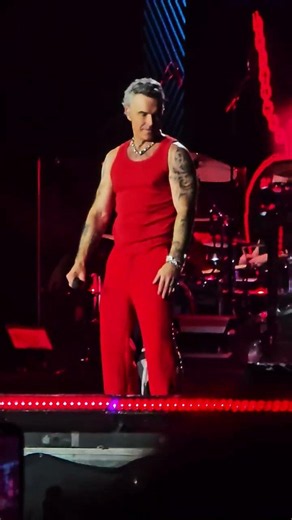 Robbie Williams - Love my life #Live #festival #PulsoGNP 2026 #rockstar #entertainer #concert #music