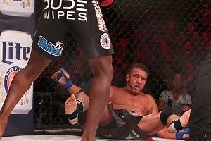 Kimbo Slice Escapes Choke, Knocks Out Shamrock in First Round at Bellator 138