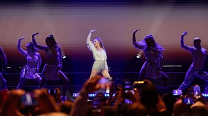 Beth canta "Dime" en la Barcelona Eurovision Party