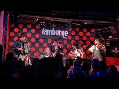 Barcelona Gipsy balKan Orchestra - Bun li vinul ghiurghiuliu