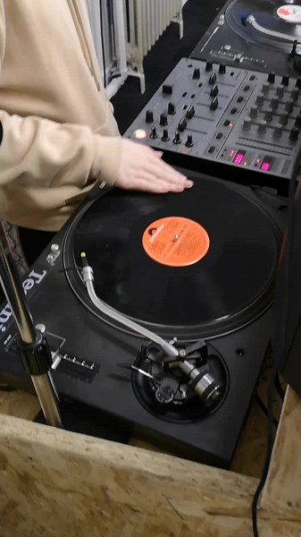 #technics #1210 #vinyl #vinylrecords #breakbeat #scratch @izzy0.01