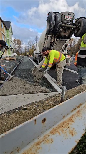 8.1K views · 1.1K reactions | Concrete sidewalk time-lapse | Mafer.home.renovation | Facebook