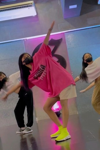 you got me looking for ATTENTION🐰💗💚 #gforcetweens #NEWJEANS #ATTENTION