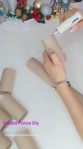 Cómo hacer un Bastón Navideño Reciclado - Tutorial DIY 2024