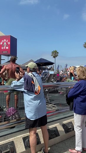 Here's a peak at the event hosted by World Gym International at the iconic Muscle Beach Venice! Joe Wheatley's Muscle Beach Venice, an iconic bodybuilding show featuring world-renowned athletes and fitness competitors. We got a chance at seeing some incredible poses on stage with our own eyes as they prepared for their next move! Competition: BB, Figure, Classic Physique - Bikini Men & Women’s Physiques! 💪🏼🔥💪🏼2022 Muscle Beach International Classic. Stay tuned for the next competition. ICON
