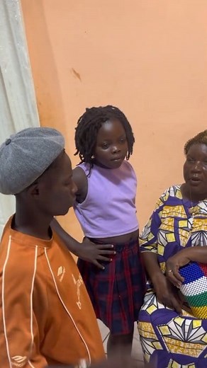 #Un_tour dans la chambre de mamie , mais il me faut d'abord la photocopie de sa #clé 🤔 #mes_bons gens ❤️ | Samy Comédie