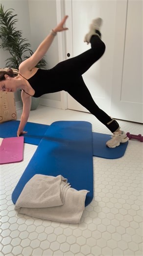 Angie Marie on Instagram: "I absolutely love the Intermediate this week. First, the OC might be my favorite ever. I love the untangling of the multi step moves. The ones at the front were my favorite. I have been starting the workouts this week later than I would prefer and have been experiencing some unfavorable things like nausea and mood issues. These sequences clear that away within 10/15 minutes. Amazing. #tracyandersonmethod #exercisecure"