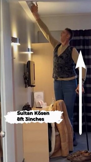 The Tallest Man in the World Can't Fit Through Doorways