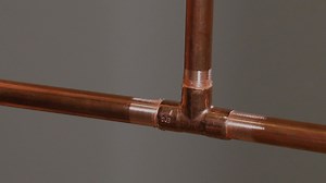 Learn how to solder sweat copper pipes in less than 2 minutes in this demonstration with Oatey Flux and Solder. | Oatey